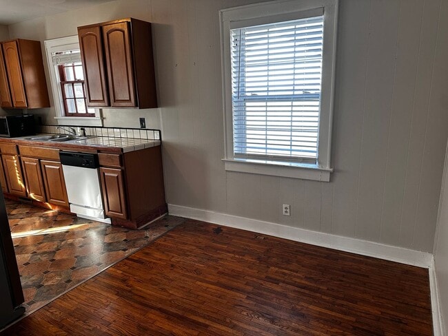 Building Photo - East Nashville, Walk to Riverside Village