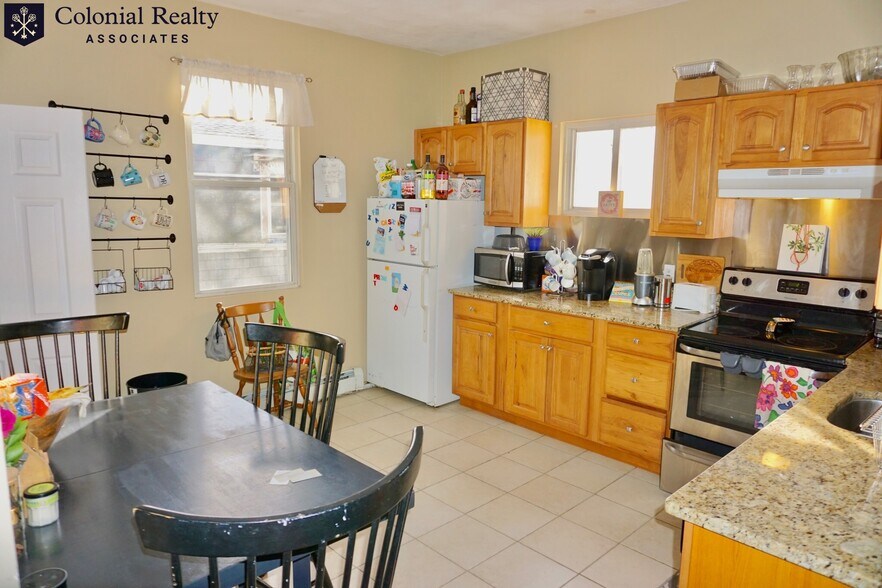 Building Photo - 19 Highgate St