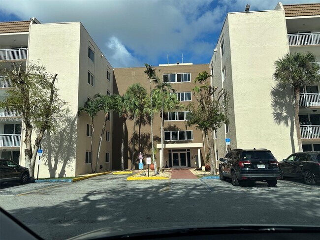 Building Photo - 6940 Miami Gardens Dr