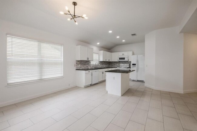 Building Photo - 2108 Kane Cove