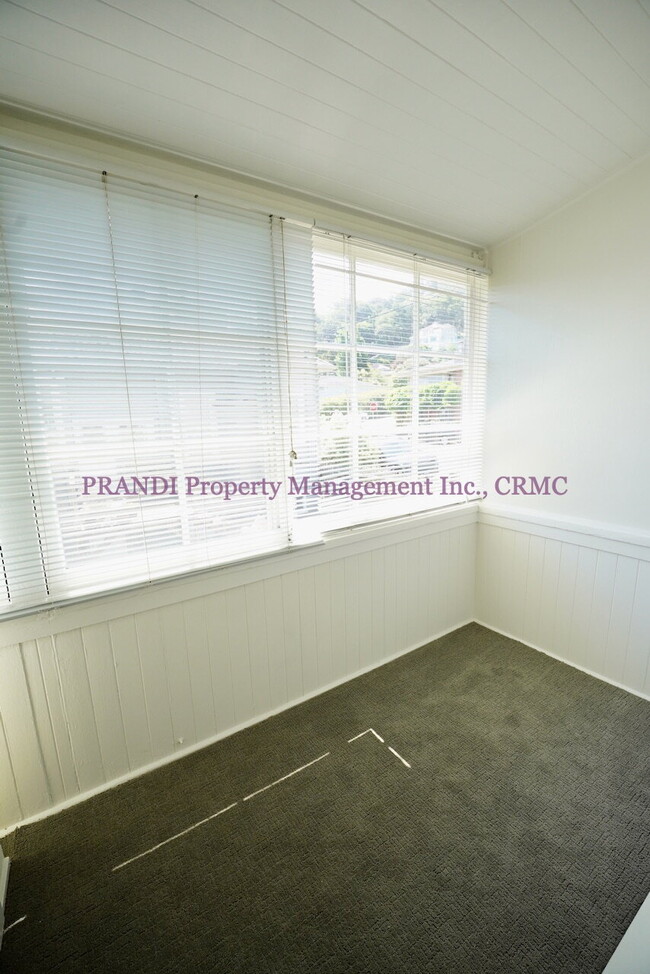 Building Photo - Charming Sausalito Home with Private Backy...