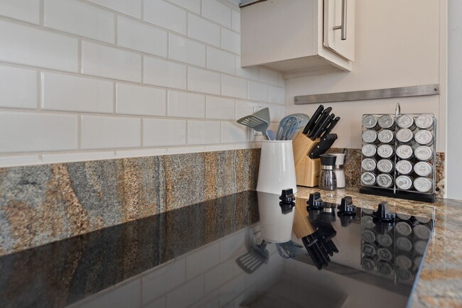 Flat electric range - 709 Agate St