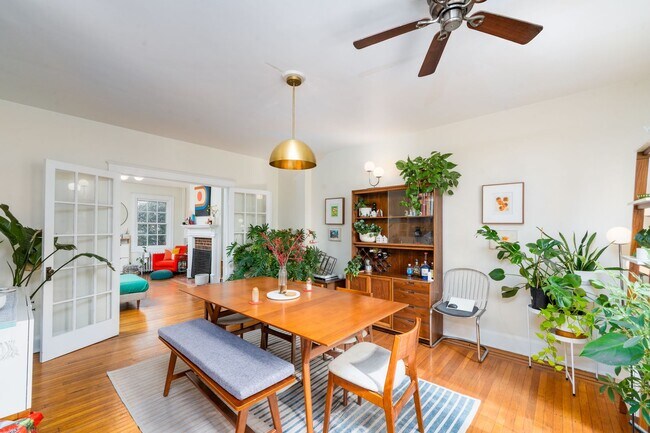 Building Photo - Oakenshawe 5-Bedroom, 2-Bathroom Home Close to Johns Hopkins