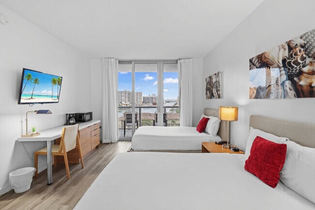 Building Photo - 2602 E Hallandale Beach Blvd