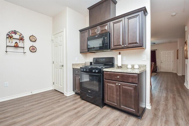 Building Photo - 205 De Koven St