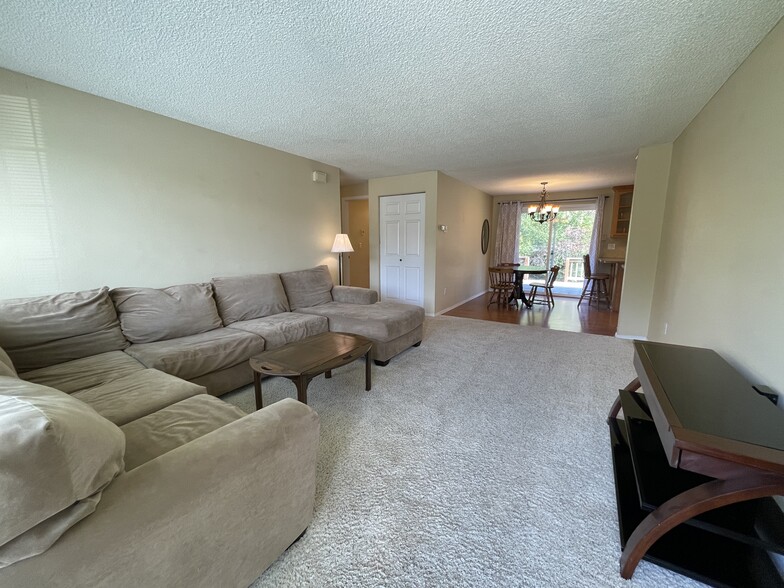 Building Photo - 510 W Horizon Ct