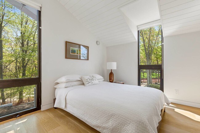 Building Photo - 507 Edge of Woods Rd