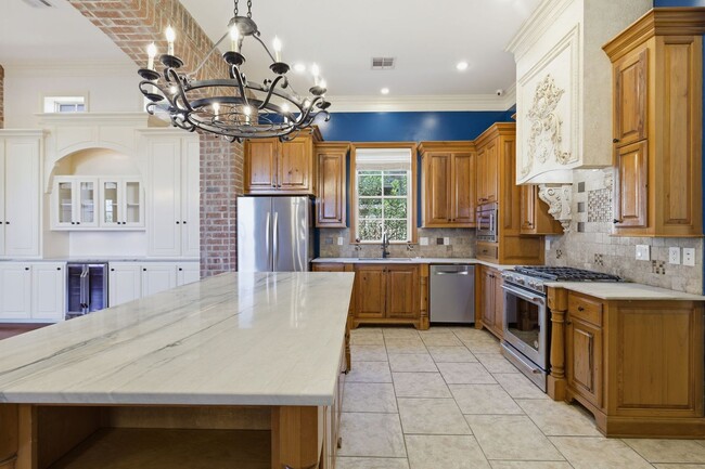 Building Photo - 1549 L'Acadie Dr