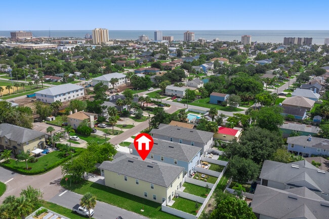 Building Photo - 786 6th Ave S