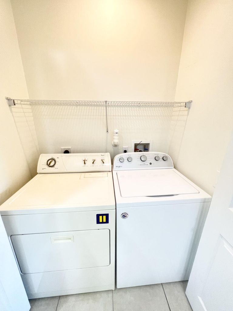 Building Photo - 1284 Piazza Antinori