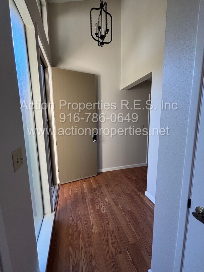 Building Photo - 5110 Village Oaks Dr