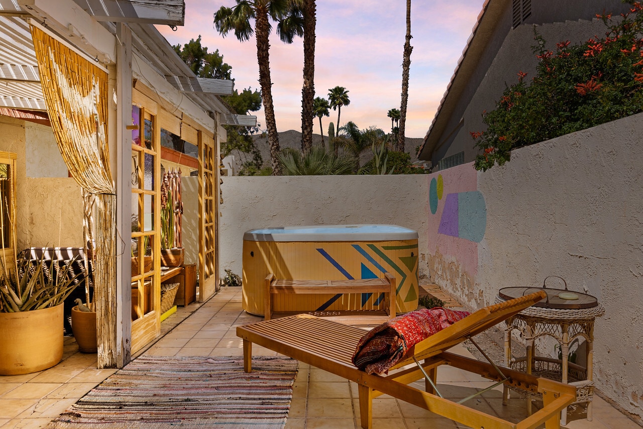 Outdoor spa - 64935 Leonard Ct