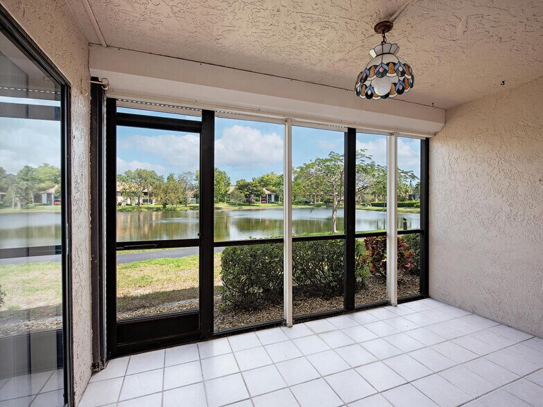 Building Photo - 513 Lake Louise Cir
