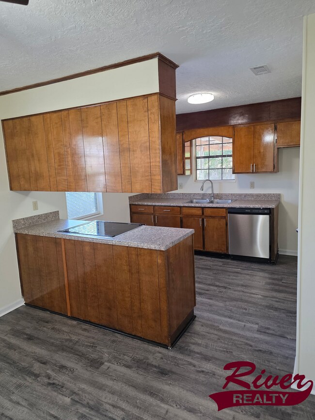 Building Photo - 3-Bed, 2-Bath Home in South Augusta - Larg...