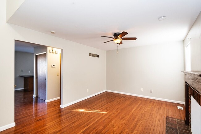 Building Photo - Spacious 2-Bedroom, 2.5-Bathroom Home