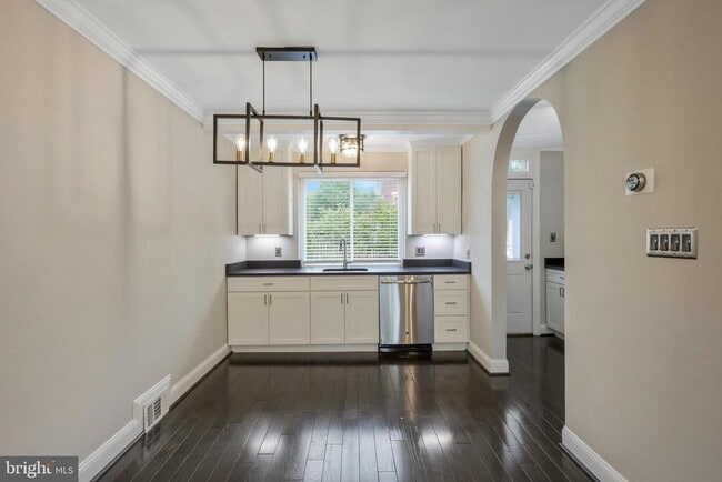 Building Photo - 3030 Manning St