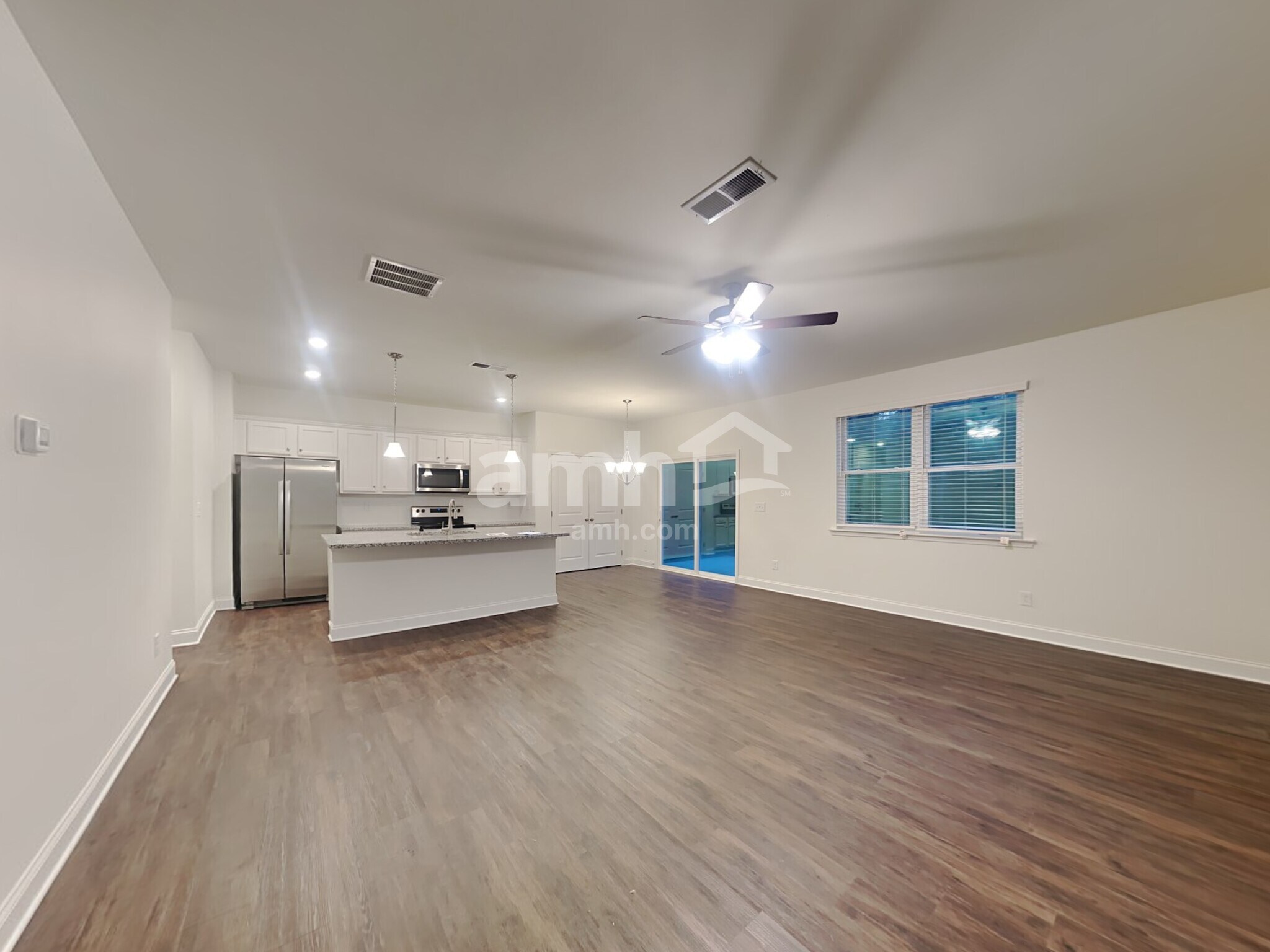 Building Photo - 475 Summit View Ct