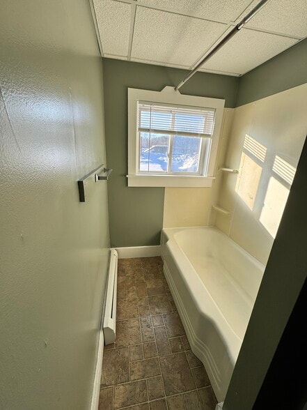 Building Photo - 96 Frost St