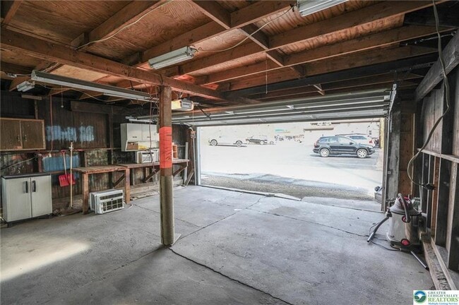 Building Photo - 637 Lehigh Ave