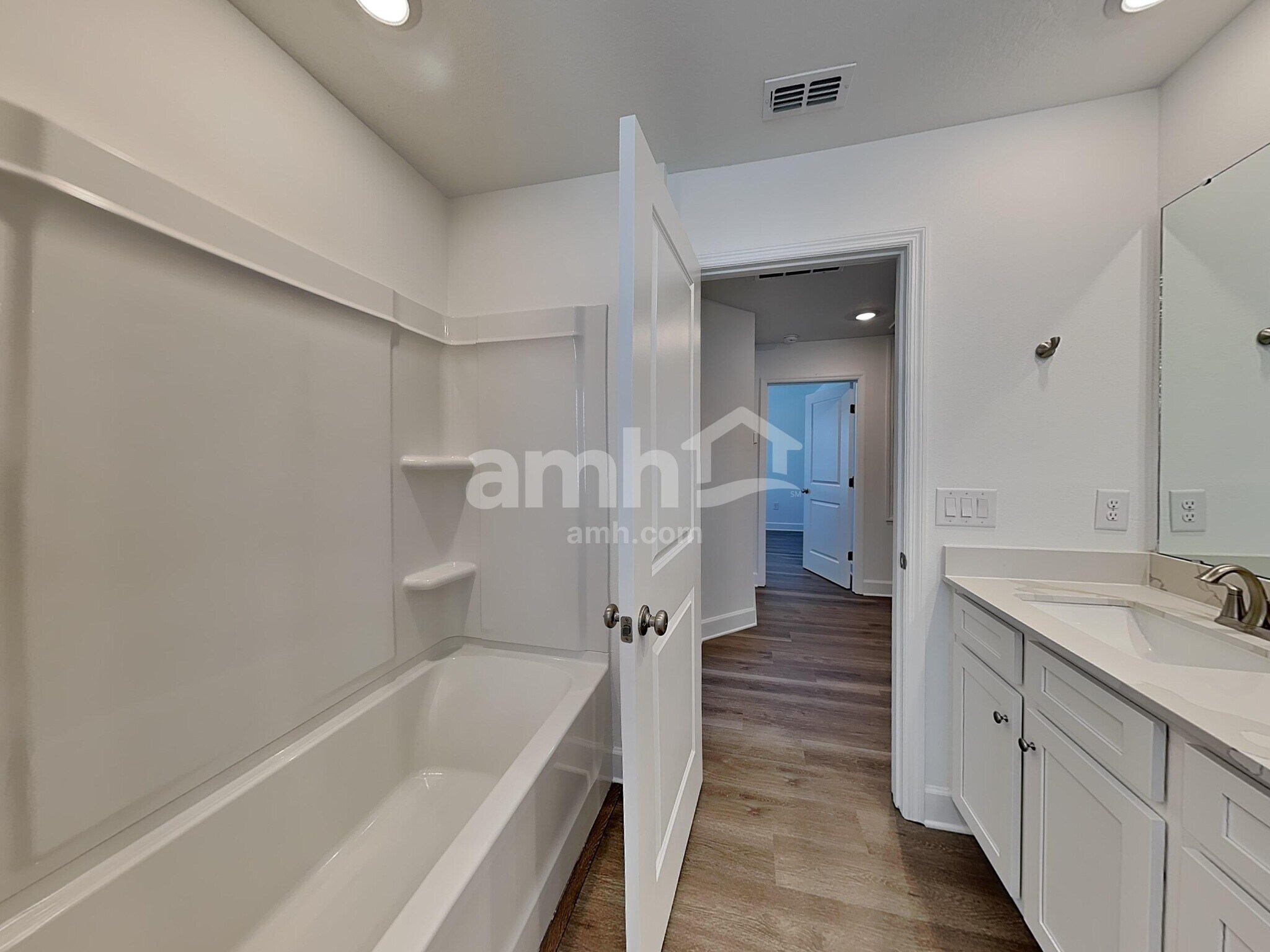 Building Photo - 16430 Cheyanne Ct