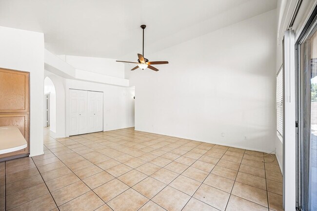 Building Photo - 5240 W Tonto Rd