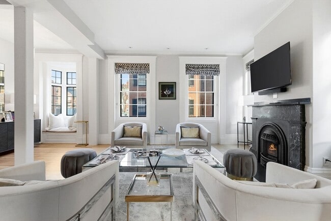 Building Photo - 50 River St