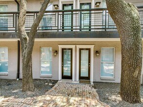 Building Photo - Remodeled Central Dallas Condo