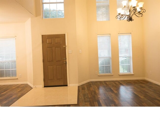 Building Photo - 4325 Palmdale Dr