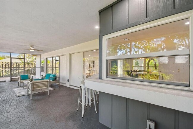 Building Photo - 1949 Dolphin Blvd S