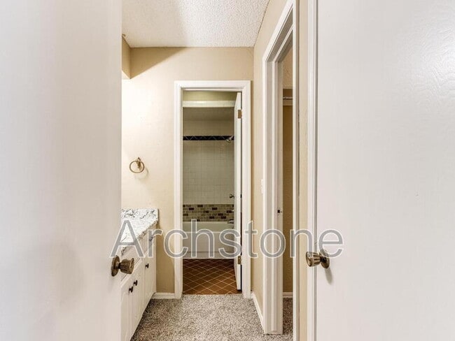 Building Photo - 6605 Lyrewood Ln