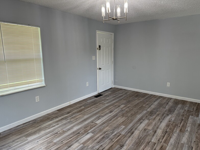Building Photo - 3028 Toms Way