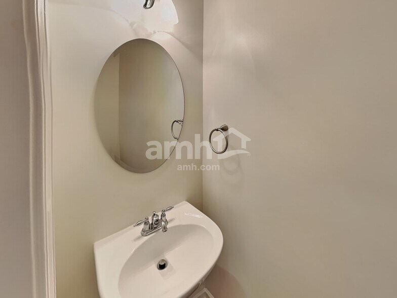 Building Photo - 1823 Madrid Falls Dr