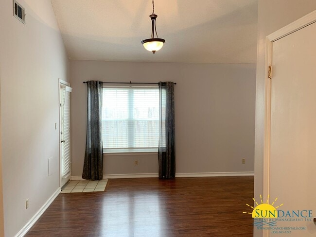 Building Photo - Beautiful Two Bedroom with Converted Garage in FWB!