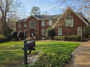 Building Photo - Middle Plantation