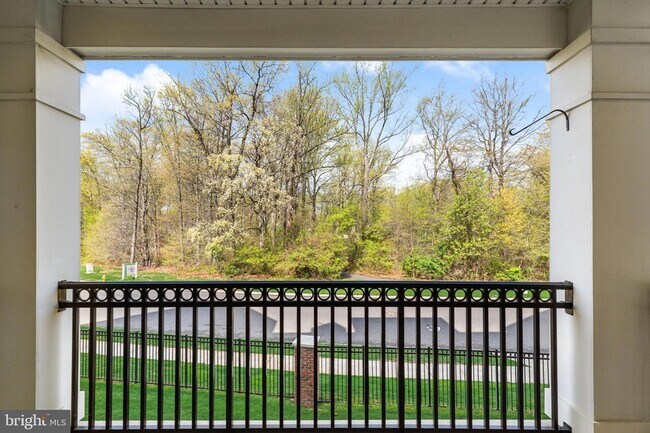 Building Photo - 2022 Crescent Wy