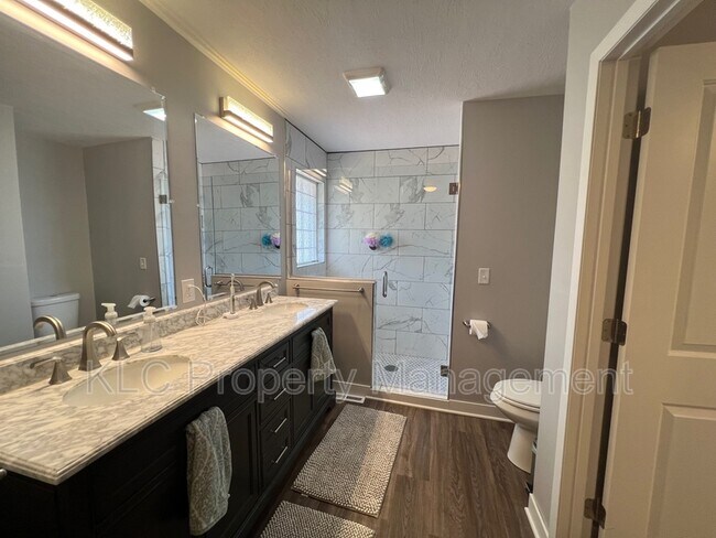 Building Photo - 9748 Lincoln Ave