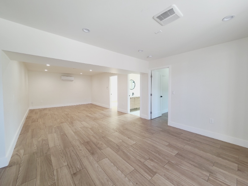 Building Photo - 9949 Pinewood Ave