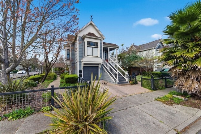 Building Photo - 1901 Spencer St