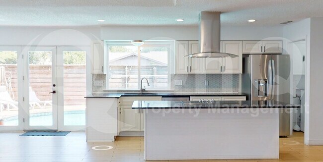 Building Photo - 2131 Blossom Ln