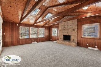 Building Photo - 3 Bedroom Home in North St. Paul