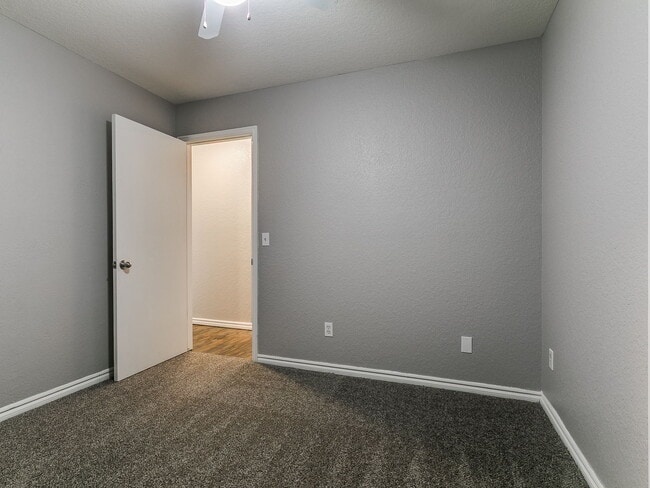 Building Photo - 205 N Rockypoint Dr