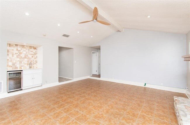 Building Photo - 501 Greenway Dr