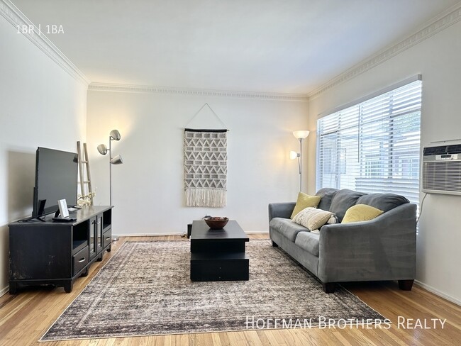 Building Photo - 404 N Palm Dr