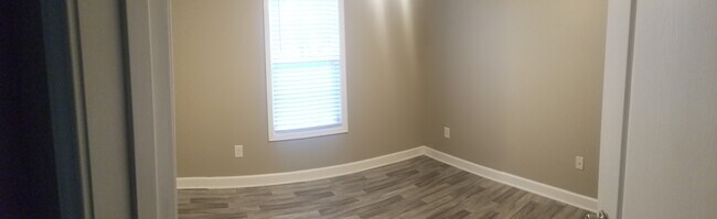 Building Photo - 3706 Pioneer Dr