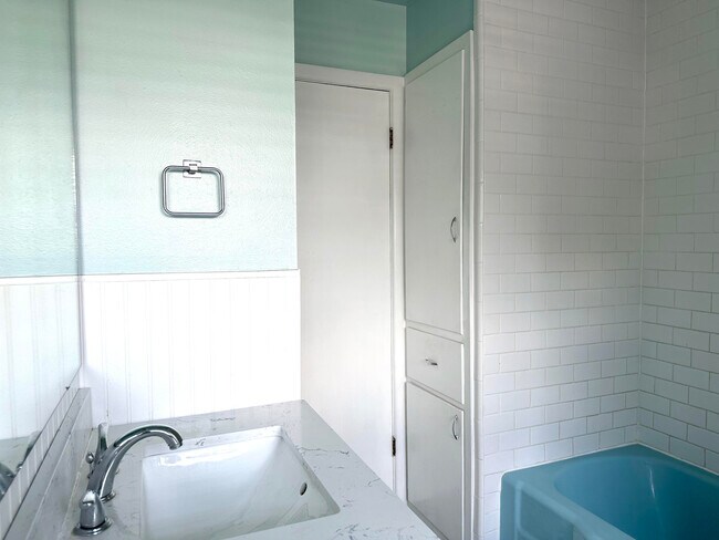 Building Photo - 2009 43rd St