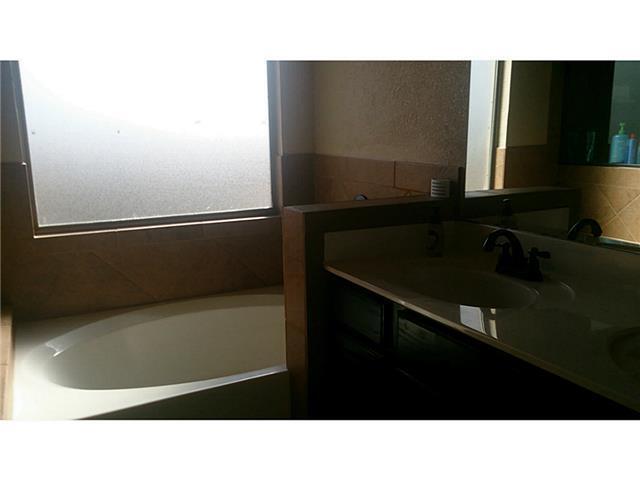 Building Photo - 12960 Cozy Cove Ave