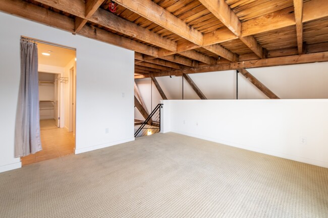 Building Photo - Luxury Loft Style Home in Japantown! Come ...