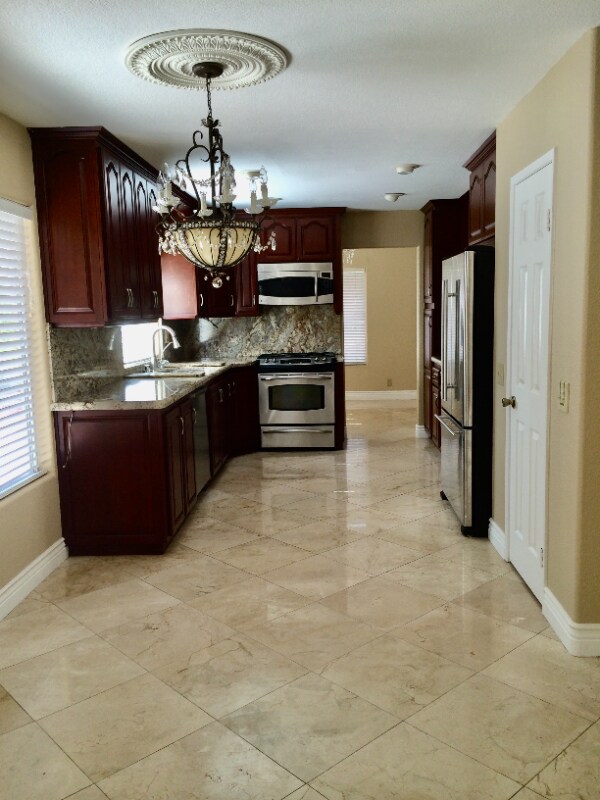 Building Photo - 3399 Northwood Dr