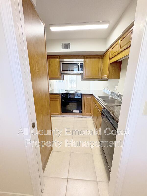 Building Photo - 875 Fairview Dr
