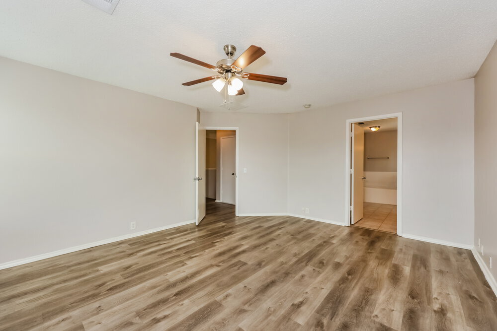 Building Photo - 819 Creekside Dr